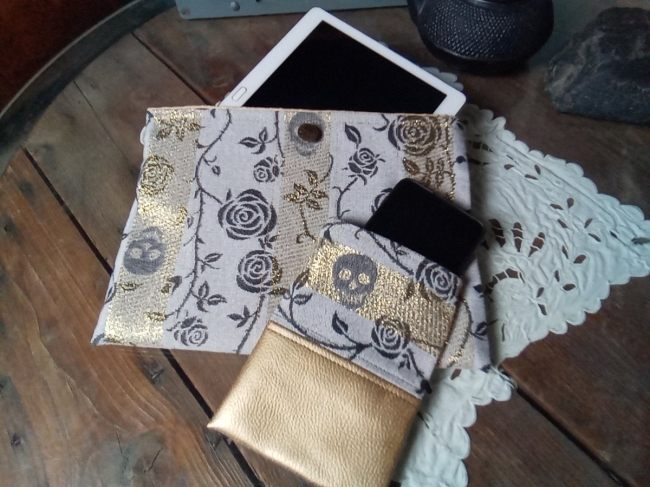 Ensemble housse et etui pour multimedia 